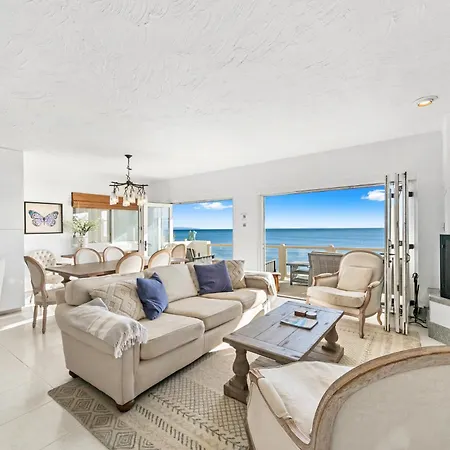Beachfront Malibu House With Sauna And Ocean-View Deck Vila